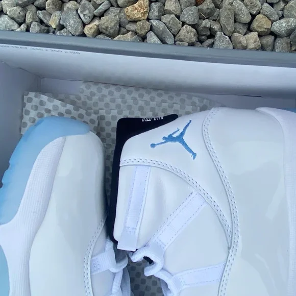 Size 10 air Jordan 11 Columbia new